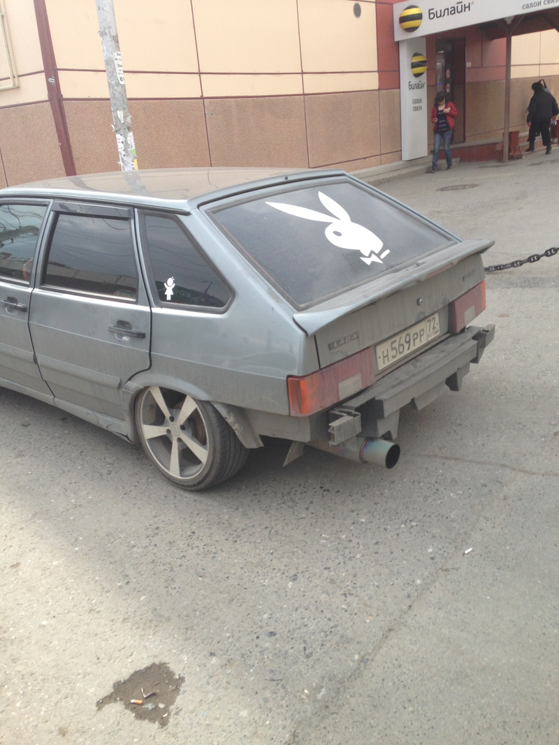 Illustration for article titled Photos I took of cars when I was in Russia